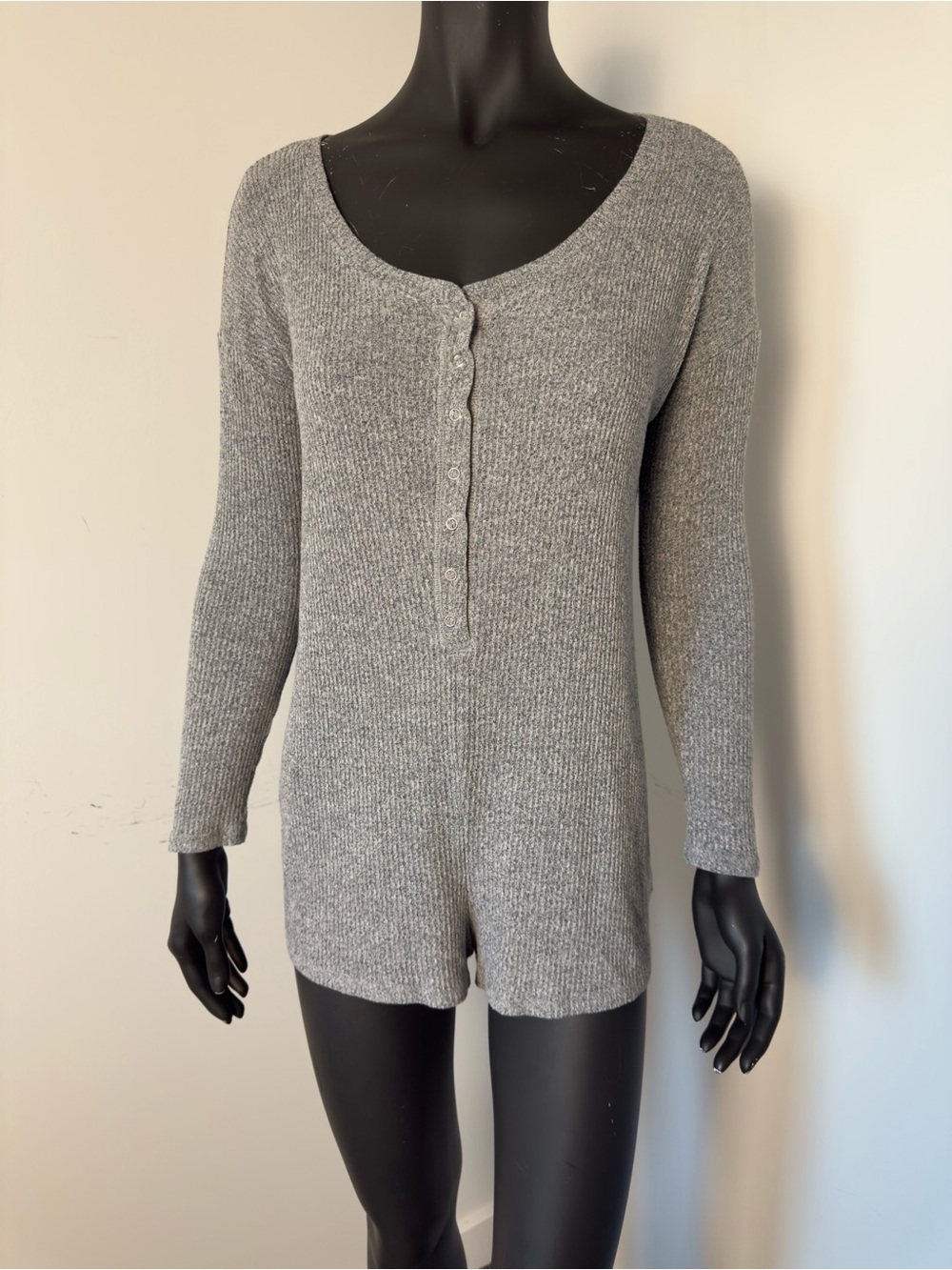 237. Aerie Grey Ribbed Knit Long Sleeve Romper